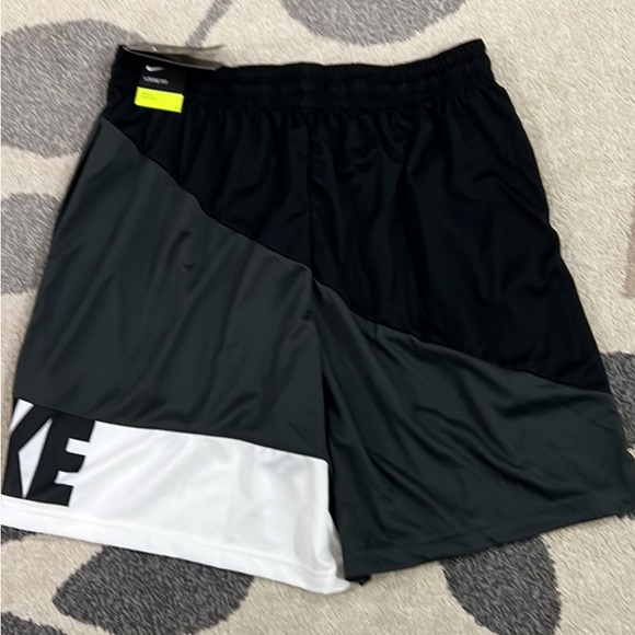 Nike Men’s Loose Fit Shorts - New - Picture 4 of 6